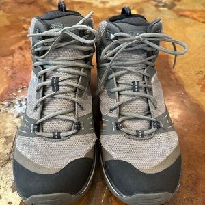 Keen Women’s Gray and Black hiking shoes